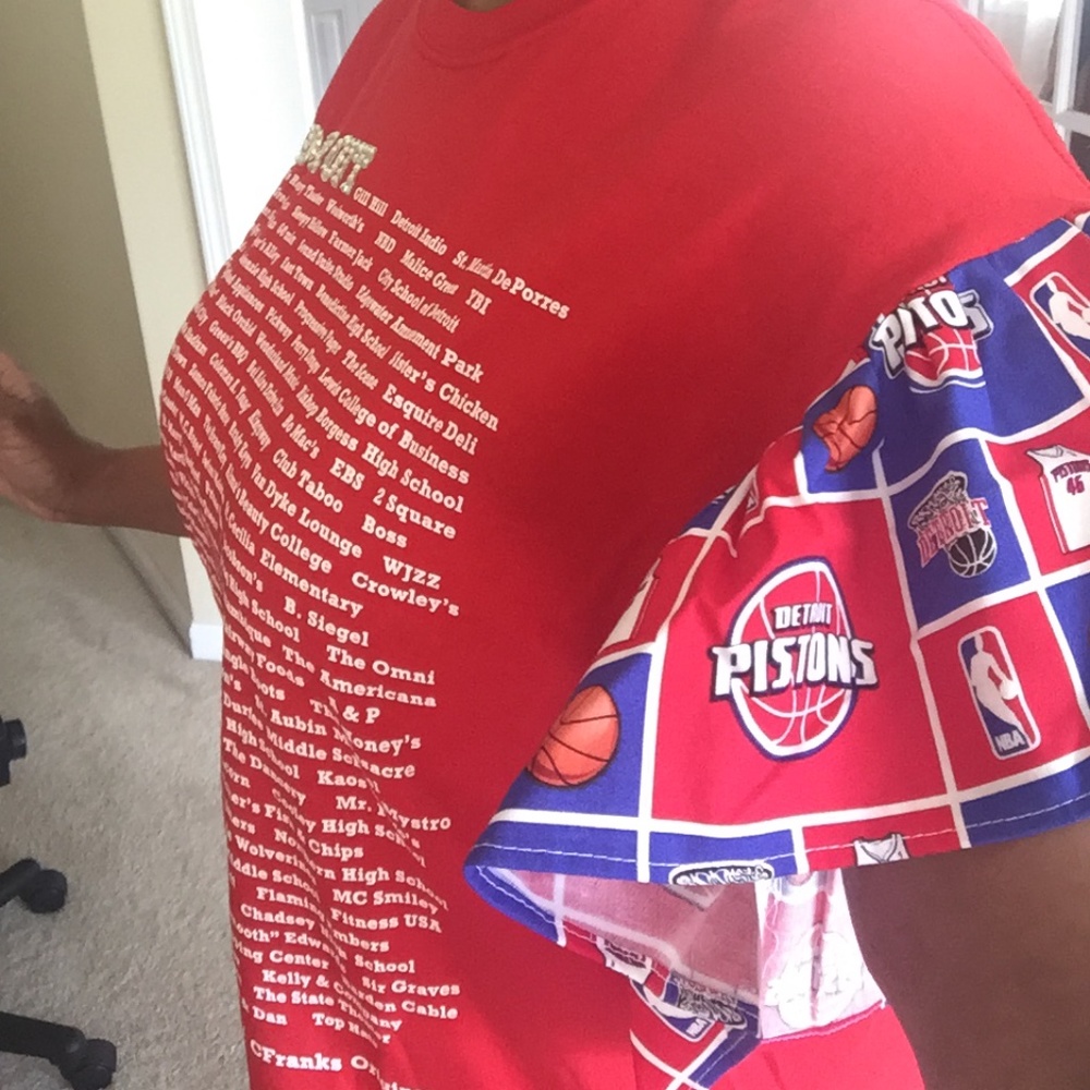 Detroit Pistons Embellished Flutter Sleeve Tee XL - Picture 2 of 13